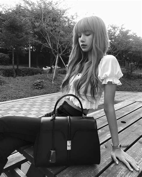 lisa blackpink purses